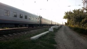 Электровоз ЭП1М-725 с поездом Екатеринбург-Адлер