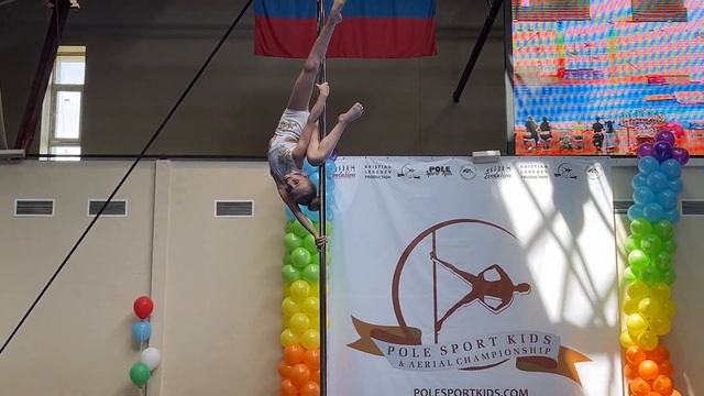 7 YEARS OLD SUPER POLE SPORT KIDS | Воздушная гимнастика супер дети смотреть онлайн