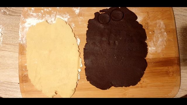 Песочное печенье двух цветов в разных вариантах - Pецерт в подарок
