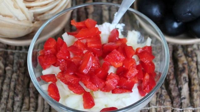 Закуска с рикоттой и оливками