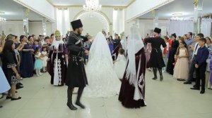 Очень интересная Балкарская свадьба  (традиции выход невесты обряд)