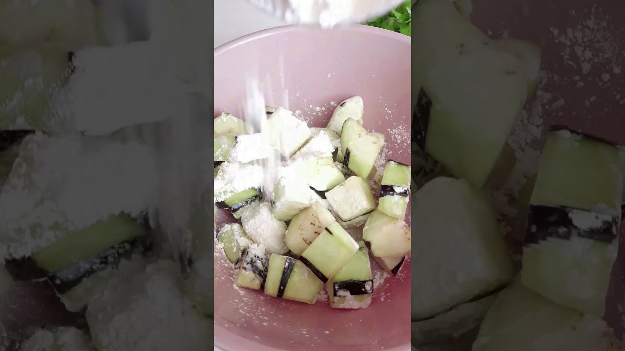 Очень вкусный ТЁПЛЫЙ САЛАТ С ХРУСТЯЩИМИ БАКЛАЖАНАМИ. #хорошийвкус #рецепт #shortvideo #food смотреть онлайн