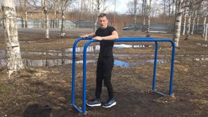 Обучение как стоять на руках на брусьях