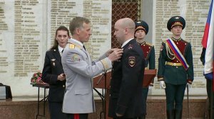 На Поклонной горе в Москве торжественно вручили дипломы выпускникам Академии управления МВД России