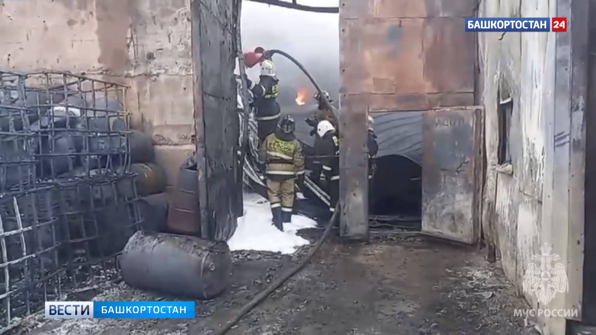 МЧС опубликовало видео пожара на предприятии в Абзелиловском районе Башкирии