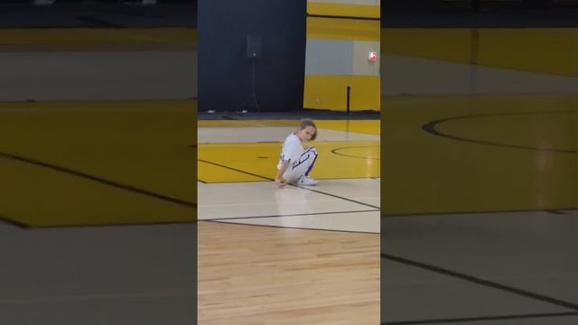 break dance battle. Winner. Брейк-данс баттл. Победительница. смотреть онлайн