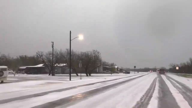 Hail Covers Texas Roads as Thunderstorms Move Through Region смотреть онлайн