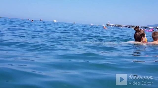 ?ЛАЗАРЕВСКОЕ СОЧИ.Лазаревское,утро,море!!! А водичка то суперская! Водные аттракционы работают! смотреть онлайн