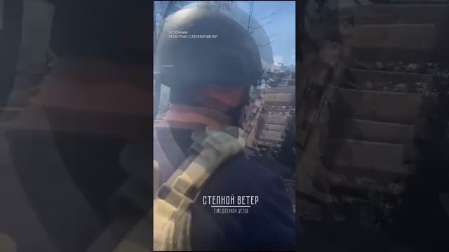 Выгоревший остов Т-64 ВСУ показали бойцы в зоне СВО / Известия