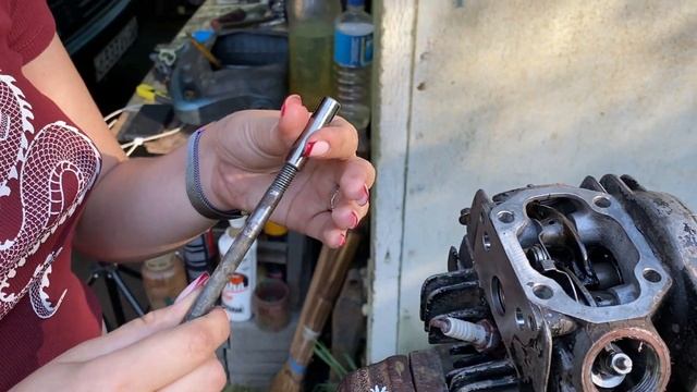 ДЕВУШКА САМА ПЕРЕБИРАЕТ ДВИГАТЕЛЬ НА ПИТБАЙКЕ! | IRBIS TTR 125 STUNT | ЧАСТЬ 5 смотреть онлайн