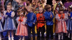 Финал "Сказочного шоу" Вокально-хоровой студии "ДиВиСи". Автор А. Петряшева. Музыка зовёт.