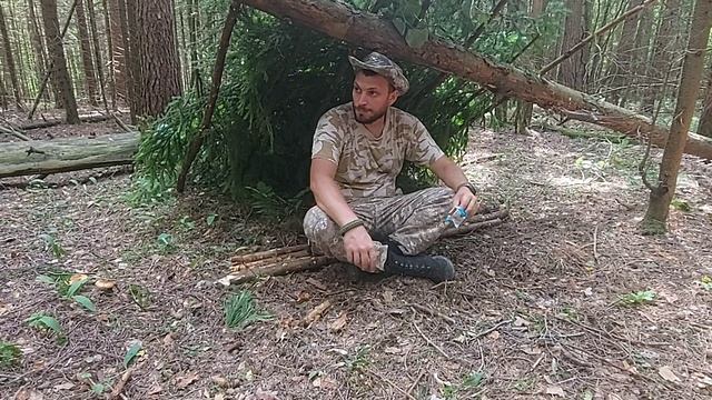 1 Человек 1 Нож | Временное укрытие | Бушкрафт в лесу | Поход выходного дня смотреть онлайн