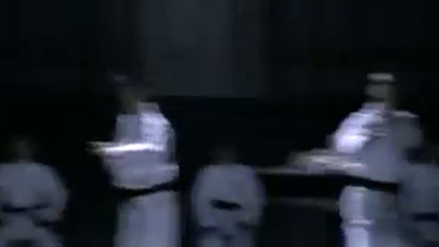 Отрывок из фильма IP MAN (Поединок против 10ти) смотреть онлайн