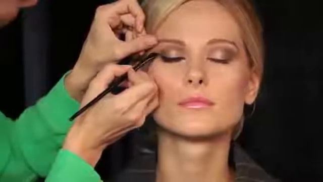 Как с помощью Орифлейм превратить дневной макияж в вечерний смотреть онлайн