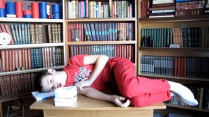 урок послезавтра, что делать если не хочу делать уроки, уроки на столе, хочу на улицу, мои уроки