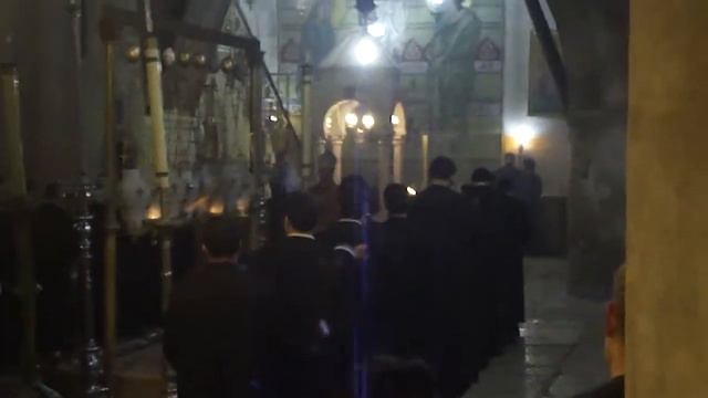 Отрывок песнопения в Храме гроба Господня смотреть онлайн