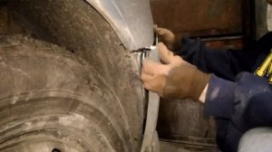 Cнимаем бампер на Renault Laguna 2