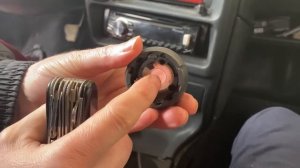 КАК СНЯТЬ и ПОМЕНЯТЬ ЛАМПОЧКУ В ПЛАФОНЕ. ВАЗ 2114 ПЛАФОН ОСВЕЩЕНИЯ САЛОНА.