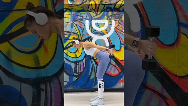 Разгибание рук в наклоне на трицепс с гантелями