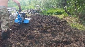 Мотоблок Нева МБ-2.Обработка почвы фрезами в целину.