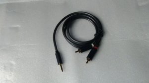 The Ugreen Audio Cable with 3 5mm Jack and RCA Connectors