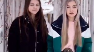 СОФА КУПЕР ПОЕТ\КАВЕР ОТ СОФЫ КУПЕР НА ПЕСНЮ ХЛОПЬЯ ЛЕТЯТ НА ВЕРХ