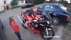 Реакция детей на мотоцикл.  Мотошок