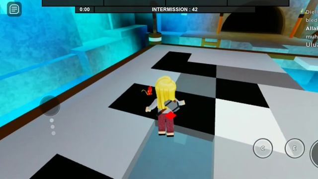Играем в Roblox с Улей☁️?/ Roblox Flee the Facility