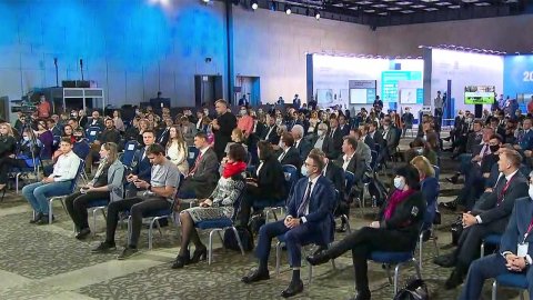 Президент РФ поручил главам регионов лично принять...изации форума "Сильные идеи для нового времени"