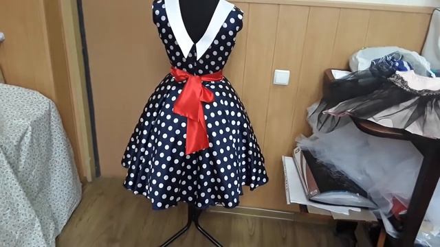 Ретро платье с красным поясом. Ретро платье в горох. смотреть онлайн