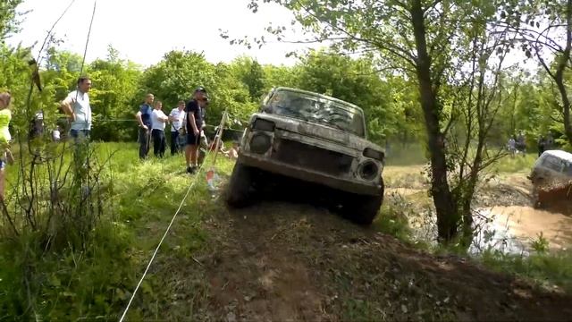 Гонки по бездорожью на настоящих внедорожниках. Джип-спринт День Победы 2018 смотреть онлайн