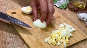 Вкусный Салат Со ШПРОТАМИ и Зеленым Луком за 5 минут! Покоряет сразу. Готовлю и Весной и Летом