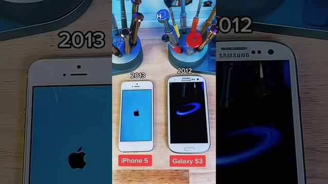 Samsung S3 vs iPhone 5 which one turn on first?                #poweron #phones #test #galaxy