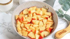 Творожный пирог на сковороде с яблоками