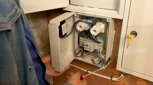 Канализационный насос Grundfos постоянно работает, не отключается автоматикой. В чём причина?