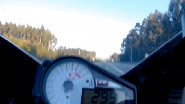 Suzuki GSXR 1000 K1 Portugal Top Speed смотреть онлайн