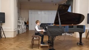 Чернин Александр 2 кл.  А. Корелли Сарабанда  ми минор