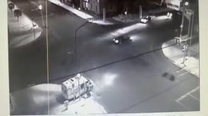 Скорая помощь на красный свет светофора