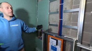 ЖК АртЛайн. Сантехника. Понижение канализации, разводка труб по потолку,  большой коллекторный узел
