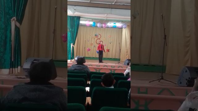 Шакиров Данил поёт песню Я восьмеркой ранним утром под моей смотреть онлайн