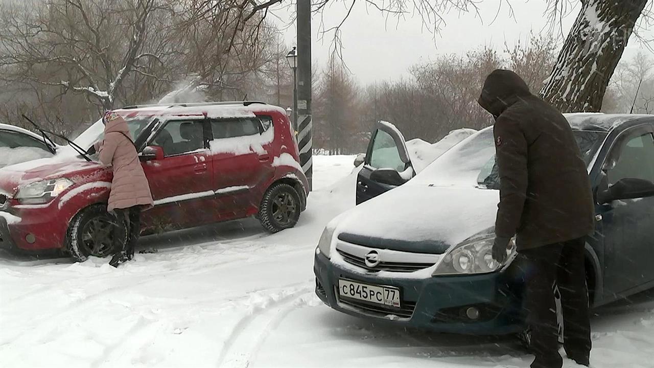 В праздничные выходные в Москве и области установится морозная погода с ветром и осадками