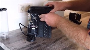 Nespresso Krups XN250: Reparatur Auslaufduese / Repair of outlet nozzle