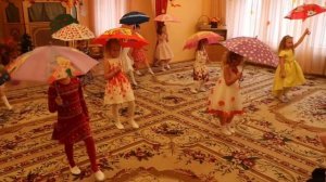 танец с зонтиками
