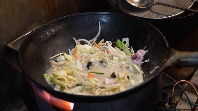 チキンカツタワーちゃんぽん屋なのにデカ盛りチキンカツ定食がバカ売れ!夫婦二人三脚で続けてきた大繁盛町中華はもう長くは続けられないです