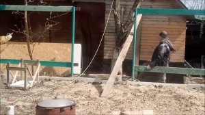 Как спилить дерево не повредив забор и дом.