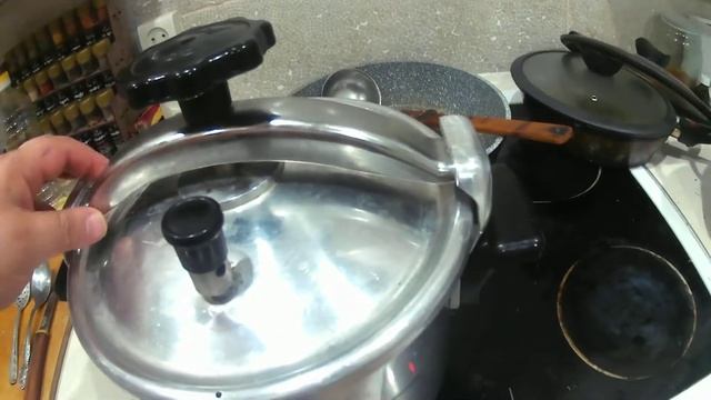 ГОРОХОВАЯ КАША С МЯСОМ В СКОРОВАРКЕ.