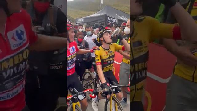 Los tres líderes del Jumbo-Visma tras firmar el triplete en el Tourmalet.