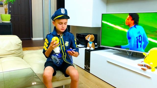 Адам и папа играют в полицию | Адам и Алиса весело играют вместе с папой