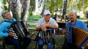 " Вьюжется от холода ночь". Поёт Сергей Порошин, аккомпанируют Петр Чуваев и Владимир Макаров.