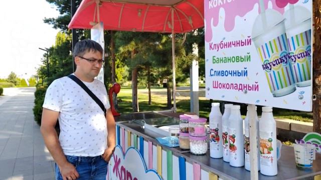 Алиса катается на Электроцикле по парку 🛺